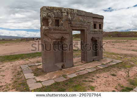 Gate of the sun , kalasasaya temple tiahuanaco bolivia