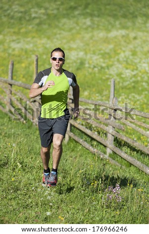 Jogging an running in gras field