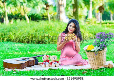 Happy pregnant woman picnic in the park