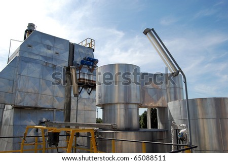 Paper and pulp mill - In this plant all the fibrous raw material is produced by two de-inking plants that recycle waste paper. 50% of all the plantÂ?s energy requirements  is produced autonomously.