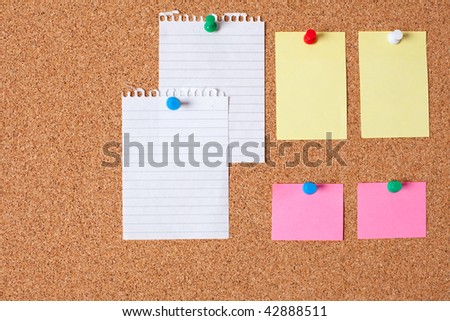 blank paper notes on cork board