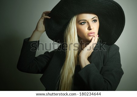 Beautiful Blond Woman in Hat. Fashionable Lady in Topcoat. Elegance Beauty Girl. Spring Collection