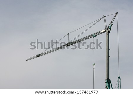 construction cranes for lifting heavy loads