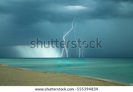 Lightning strike over the sea at Miami Beach, Florida 商業照片 © 