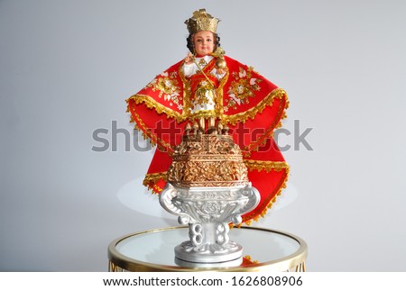 Peterborough, Ontario, Canada - January 16, 2020: Image of Señor Sto. Nino standing in  a glass table. Foto stock © 