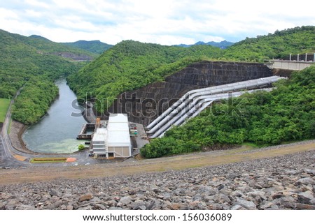 The power station 720 MW capacity of Srinagarind Dam  on the Khwae Yai river in Kanchanaburi Province,  It is a 140 m tall and 610 m long embankment dam. It with holds  reservoir of 7,470,000,000 m3   Stok fotoğraf © 