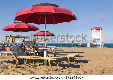 Umbrellas and sunbeds - Rimini Beach - Italy Stock foto © 