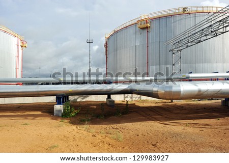 oil storage and oil pipeline