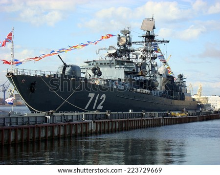 St. Petersburg, Russia - JULY 27: anti-submarine ship on the feast of the Navy in the Neva river on July 27, 2008, St. Petersburg, Russia