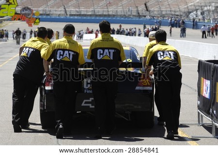 AVONDALE, AZ - APRIL 18: Jeff Burton\'s crew rolls out car #31 before the start of the NASCAR Sprint Cup race at the Phoenix International Raceway on April 18, 2009 in Avondale, AZ.