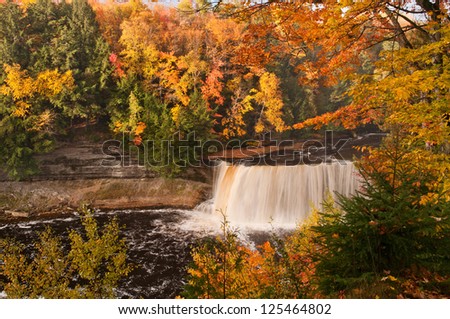 Upper Tahquamenon Falls, Tahquamenon Falls Sate Park, Michigan\'s Upper Peninsula