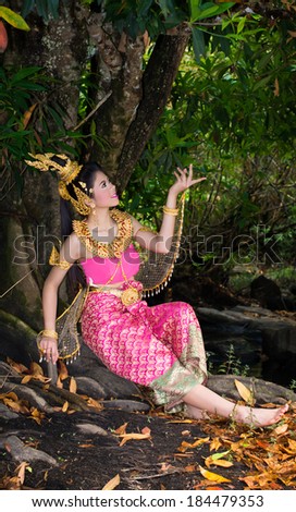 Thai women wearing Thai dress, identity culture of Thailand