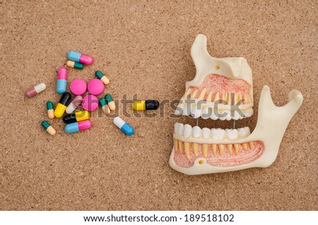 Jaw model and drugs, take medicine