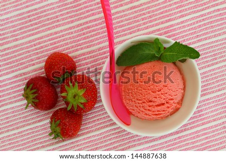 Strawberry sorbet and fresh strawberries