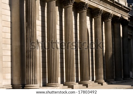 stone columns outside the bank of england