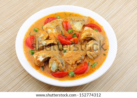 Fish curry with tomato and coconut milk
