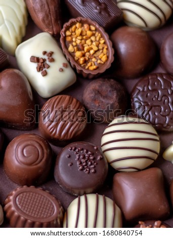 A decedent assortment of fancy chocolates in Milk, dark and white chocolate variety Imagine de stoc © 