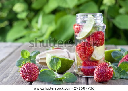 Strawberry and lime lemonade in a mason jar