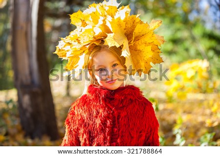 child with yellow leaves, a bouquet of yellow leaves, fallen leaves, maple yellow leaves, yellow leaves of vinok