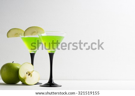 Apple cocktail mixed drink with apple slice