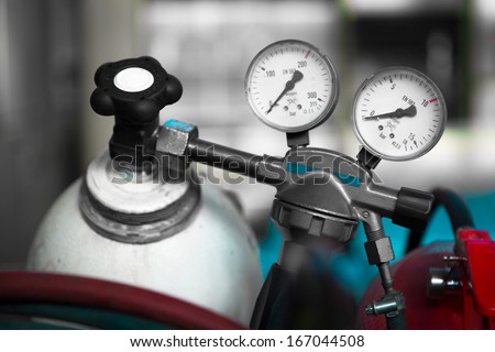 a welding gas cylinder pressure gauge with two
