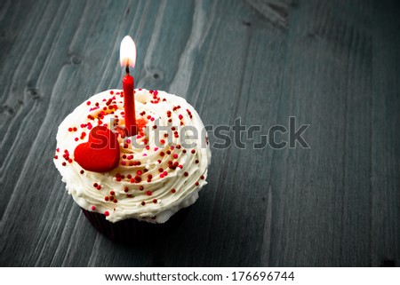 sweet little birthday cake