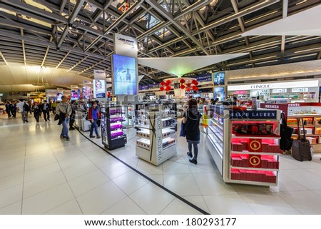 BANGKOK- FEB 10 : Duty free shop at Suvanaphumi Airport, Bangkok on Feb 10, 2014. Suvarnabhumi airport is world\'s 4th largest single-building airport terminal.