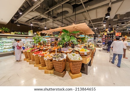 BANGKOK - JUN 22: People shop at Tops Suppermarket on Jun 22, 14 in Bangkok.It's a grocery chain in Thailand, the chain is operated under the name Tops Supermarket by the Central Food Retail.