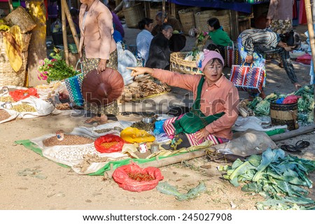 INLE LAKE, MYANMAR - DEC 8: Local traders at 5 Day market on Dec 8, 2014 in Inle. Hand-made goods and food for local use and trading are another source of commerce in Inle.