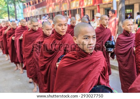 MANDALAY, MYANMAR- DEC 9 : Young unidentified buddhist novices at the monastery of Maha Gandayon Kyaung on Dec 9, 2014. It\'s the largest monastery in Myanmar and also a teaching monastery for monks.