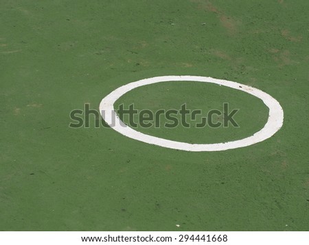 circle/white circle on green sport floor.