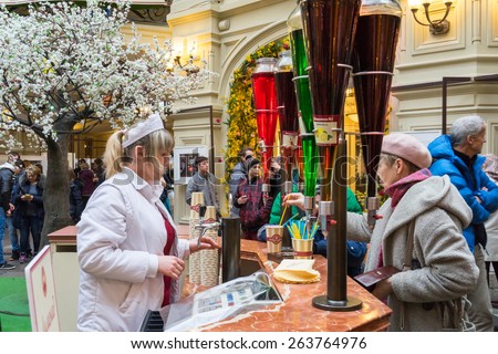 MOSCOW - MARCH 22: People buying of fruit, juices and soft drinks in the GUM store on March 22, 2015 in Moscow. GUM is the large store in Moscow , it is popular among international tourists.