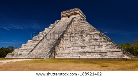 Ancient Maya pyramid El Castillo (Kukulkan) in Chichen Itza, Mexico