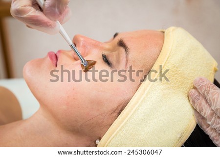 Medical cosmetic procedure. Mikronidling. Beautician performs Dermaroller procedure.young beautiful woman having an injection mesotherapy.?osmetic procedures in spa clinic.