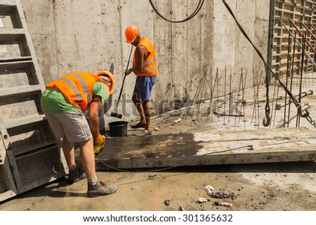 VINNITSA, UKRAINE - June 19, 2015: Pouring the concrete foundation of the building site shopping center down the street Sobornaya. June 19, 2015 in Vinnitsa, Ukraine.