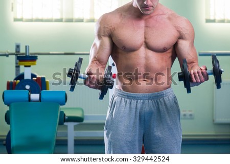 The athlete performs live for the hand muscles. Work on the biceps in the gym. Aspiration ideal. Photos for sporting magazines and websites.
