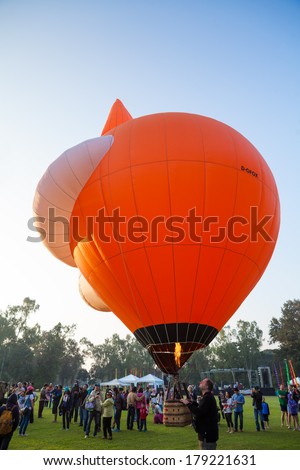CHIANGMAI, THAILAND-DECEMBER 8 : People come to watch the release of balloons in the night at Thailand International Balloon Festival in Chiang Mai on December 8, 2013 in Chiangmai,Thailand