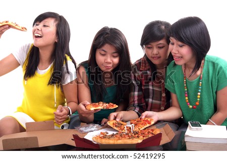 group eating pizza together