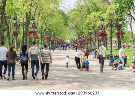 BUCHAREST, ROMANIA - JULY 06, 2015: People Taking A Walk On Hot Summer Day In Mogosoaia Public Park.