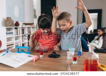 kids do chemical experiments in their home 商業照片 © 