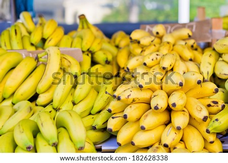 Banana fruit for sale in a brazilian street market with price.