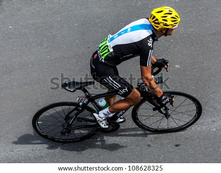 ROUEN, FRANCE - JULY 5:  Upper view of the Australian cyclist Porte Richie (Sky Procycling Team) riding to the start line of the stage 5 of Le Tour de France in Rouen, France on July 5, 2012.