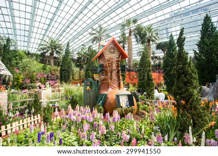 Marina Bay, SINGAPORE - 21 June: Gardens By The Bay and the Flower Dome and displays in Singapore on 21st June 2015.