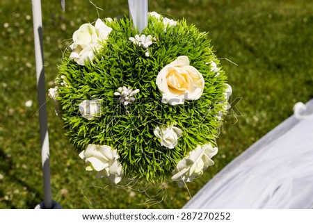 Green Wedding Balloon with yellow roses - Decoration