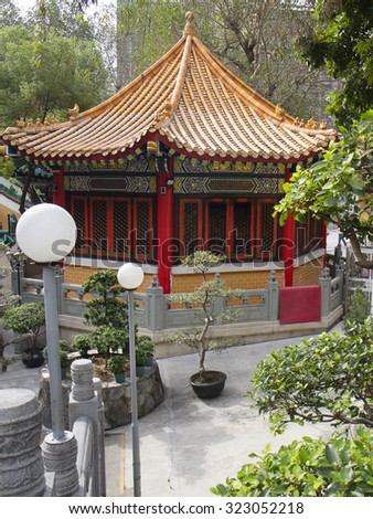 Hong Kong. The artifacts of religion in the temple of Wong tai Sin.\
 The main altar of the temple of three religions.