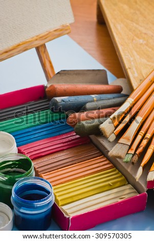 Accessories for painting and drawing lessons at school