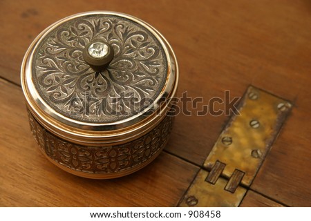 Antique cylindrical musical powder box