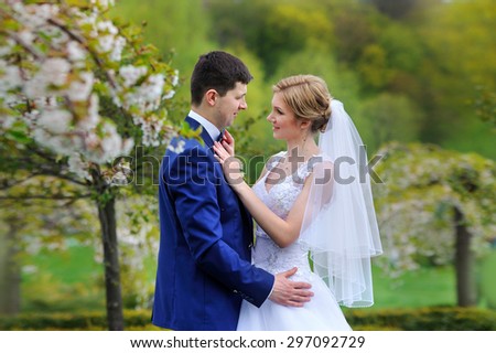 Portrait of bride and groom in the spring bloom