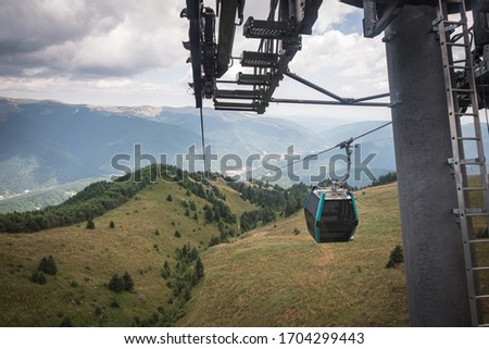 Cableway flying view, Bucegi mountains natural park, Carpthians - Sinaia, Romania Imagine de stoc © 