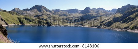 Photographs blue excursion with the lake, in the solid mass of the Pyrenees, FRANCE
